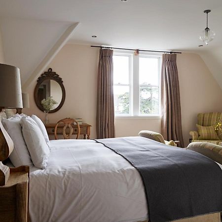 Cotswold Grange Panzió Cheltenham Kültér fotó A bedroom at The Pig