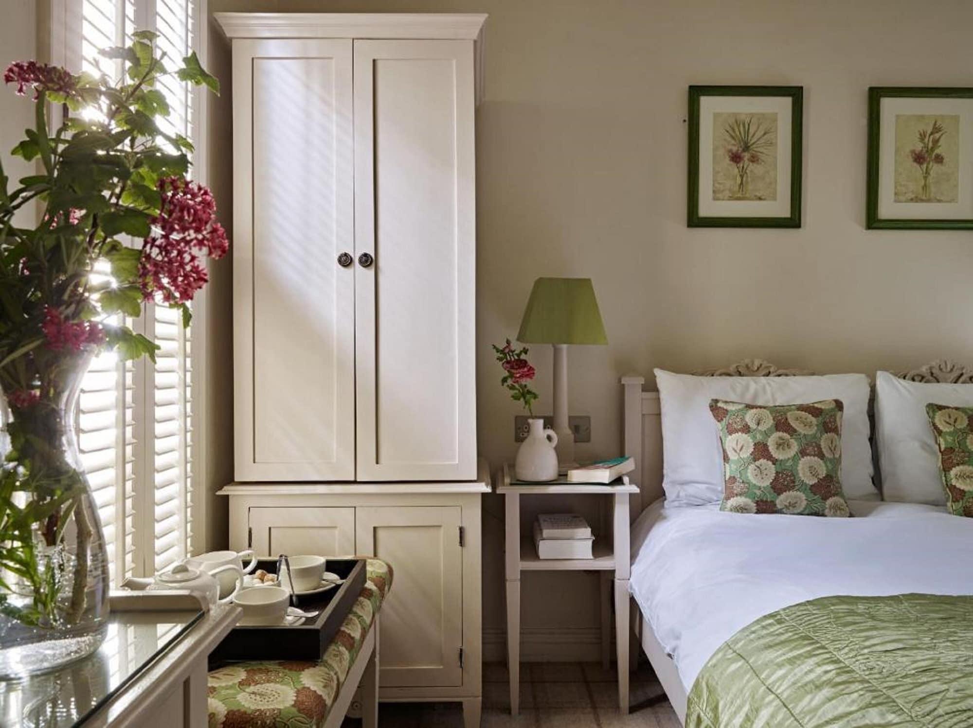 Cotswold Grange Panzió Cheltenham Kültér fotó A bedroom