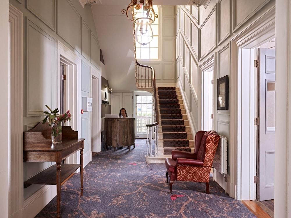 Cotswold Grange Panzió Cheltenham Kültér fotó The interior of the hotel