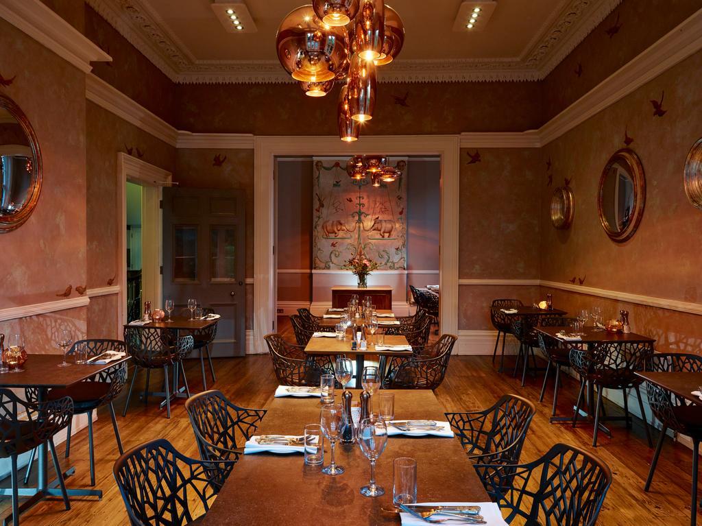 Cotswold Grange Panzió Cheltenham Kültér fotó The interior of the restaurant