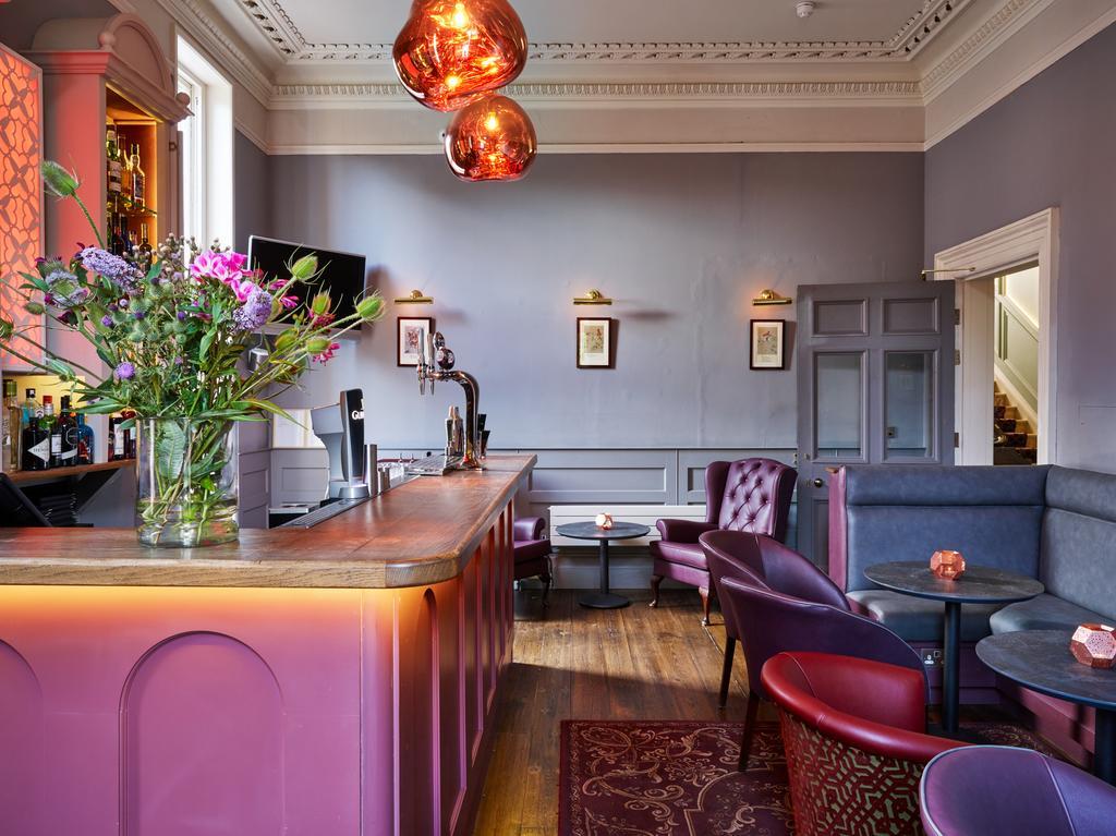 Cotswold Grange Panzió Cheltenham Kültér fotó The bar at the hotel