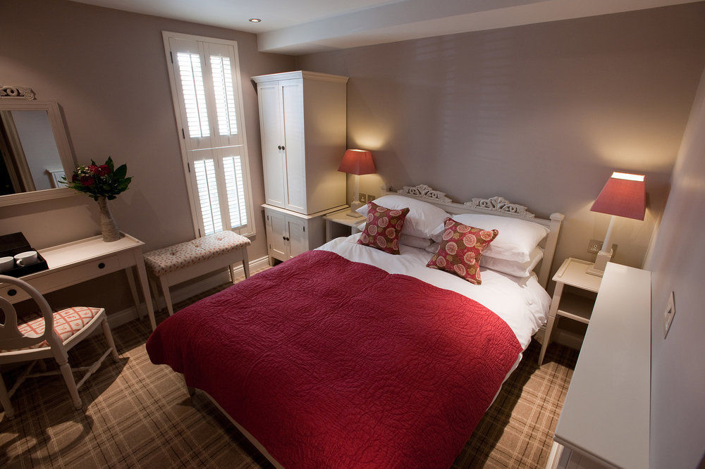Cotswold Grange Panzió Cheltenham Kültér fotó A bedroom