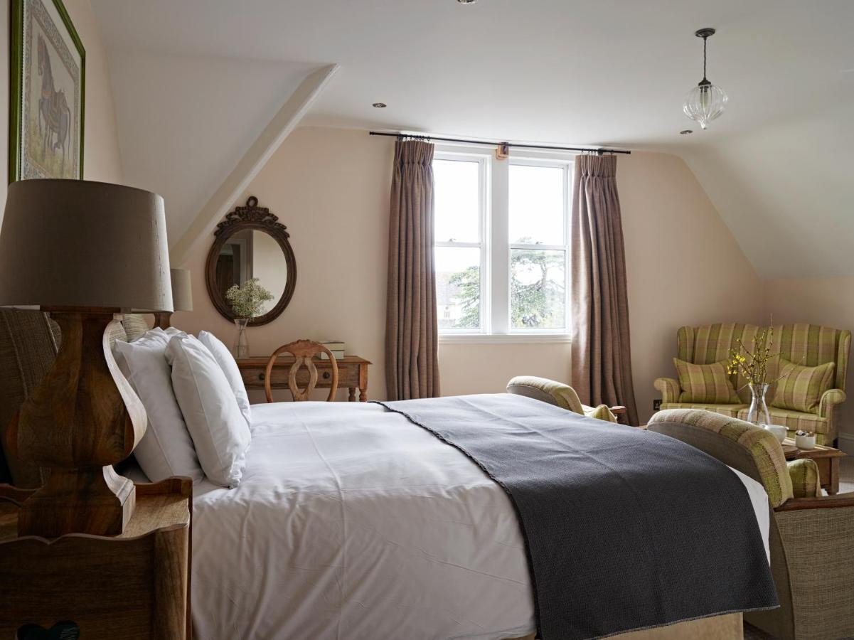 Cotswold Grange Panzió Cheltenham Kültér fotó A bedroom at The Pig